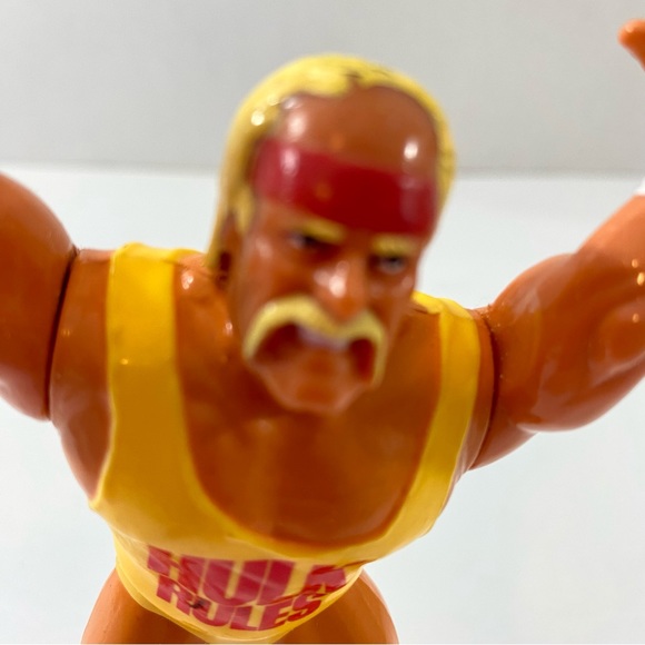 Hulk hogan 1990 wrestling figure Hasbro Preowned vintage see pictures for wear - Picture 5 of 6